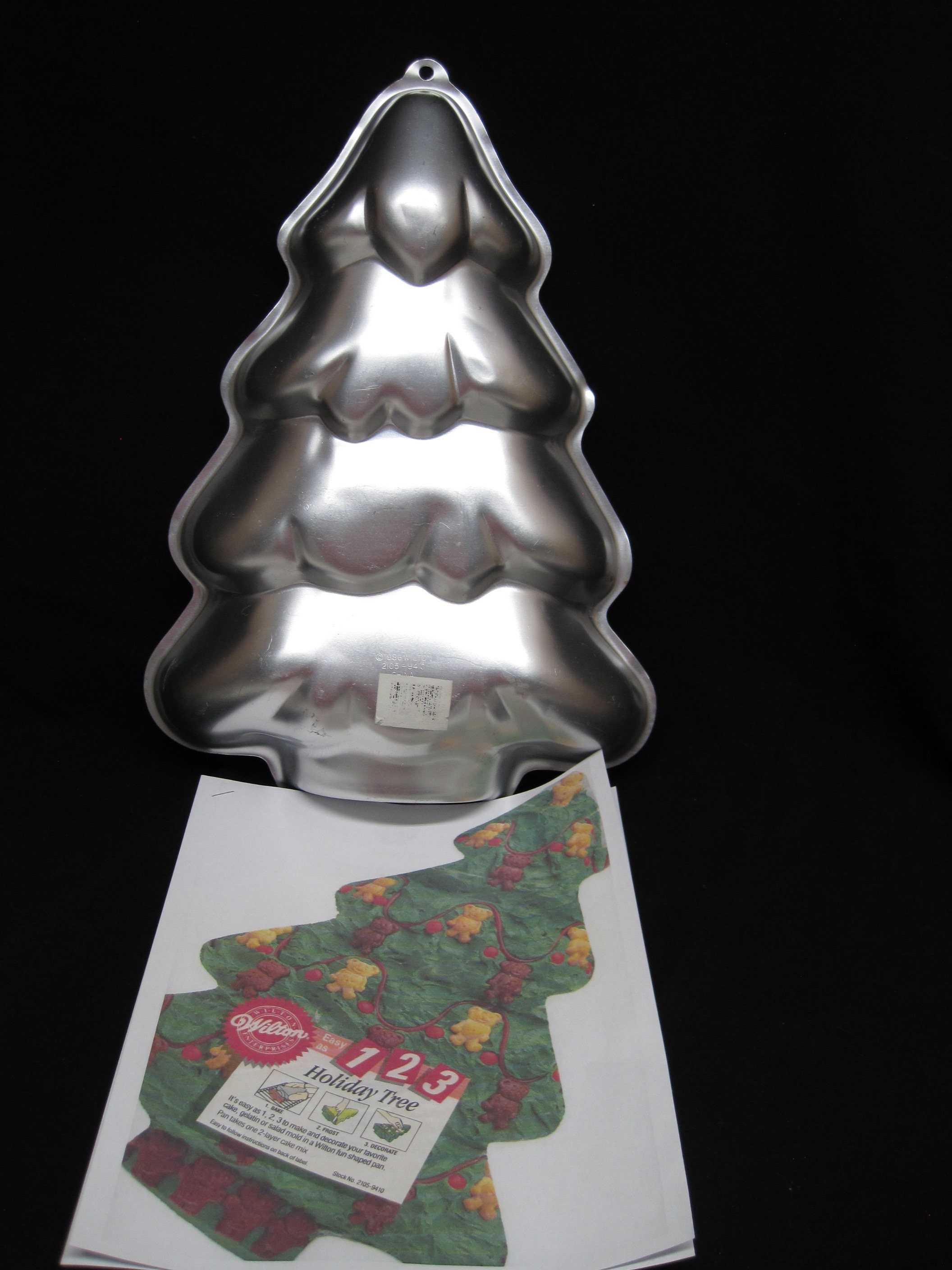 WILTON CHRISTMAS TREE PAN HOLIDAY ALUMINUM CAKE PAN ©2001, #2105