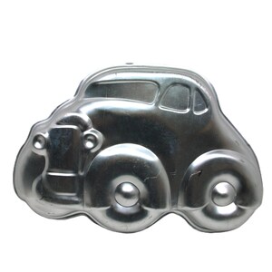 Vintage Wilton Comical Car Cake Pan # 502-236, Collectible Classic Jalopy Cruising Car Metal Mold