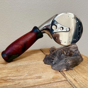 Pizza Cutter - Redwood Burl Hybrid Resin