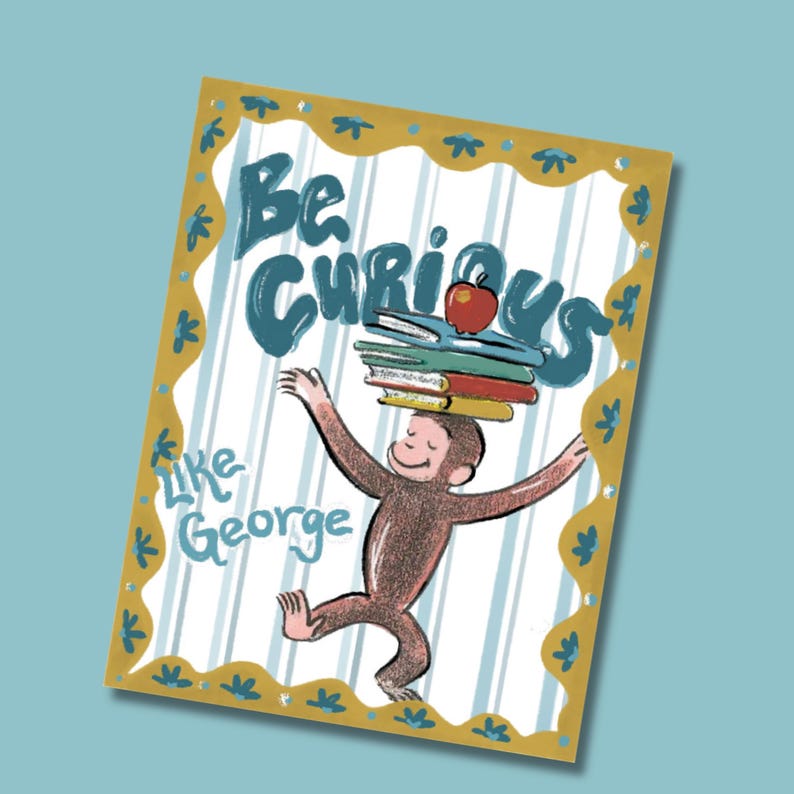 Op de afbeelding: Een kleurrijke illustratie van een aap die een stapel boeken op zijn hoofd balanceert. De aap draagt een bruin shirt en heeft een rode appel bovenop de boeken. De tekst "Be Curious Like George" is geschreven in een speels lettertype.