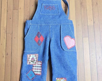 Jardineiras Patches da Coleção de 1986 para Bonecas de 45 cm (18 polegadas)