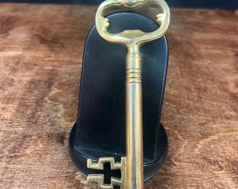 Abrebotellas antiguo de latón con forma de llave esqueleto de 6 pulgadas.