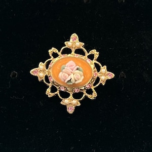 Vintage Brooch/Gold-Tone/Note Signed/Made in USA/3 Ceramic Roses