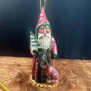 Pam Schifferl - Midwest Cannon Falls - Ornamento raffigurante Babbo Natale con volpe e albero