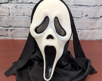 Scream Mask Easter Unlimited Hood Glow in Dark Ghost Face Halloween Used 90s