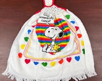 Vintage Peanuts Snoopy & Woodstock Rainbow Heart Hand Towel Crochet
