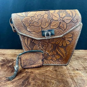 Monedero vintage de piel repujada con cartera a juego, México