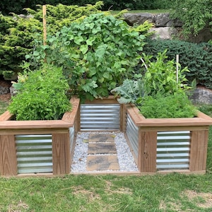 DIY Raised Horseshoe Garden Construction Plans