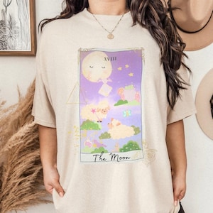 Das Mond Shirt, Pastell Tarot Shirt, Das Mond Tarot Übergroße T-Shirt, Orakel Karte Shirt | Süßes Tier Shirt, Die Mond Tarot Karte T-Shirt, Unisex