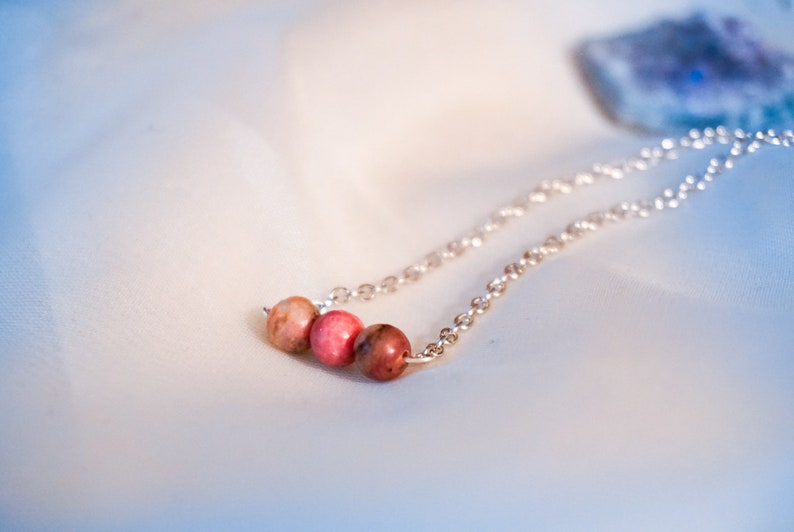 Natural Rhodonite Beaded Necklace Passion Rhodonite Crystal Necklace Crystal for Self-Love Pink Crystal Necklace