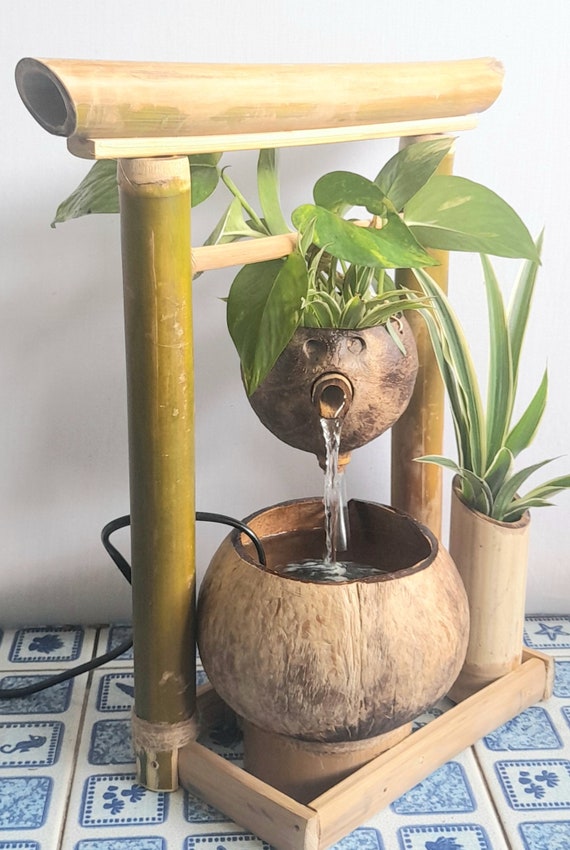 Handgemachter Torii-Gate-Brunnen: Kokosnussschale & Bambus, im japanischen  Stil - Etsy.de