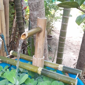 Bovenschaal Odoshi-waterfontein in binnen- en buitenstijl, handgemaakt van echt bamboe.