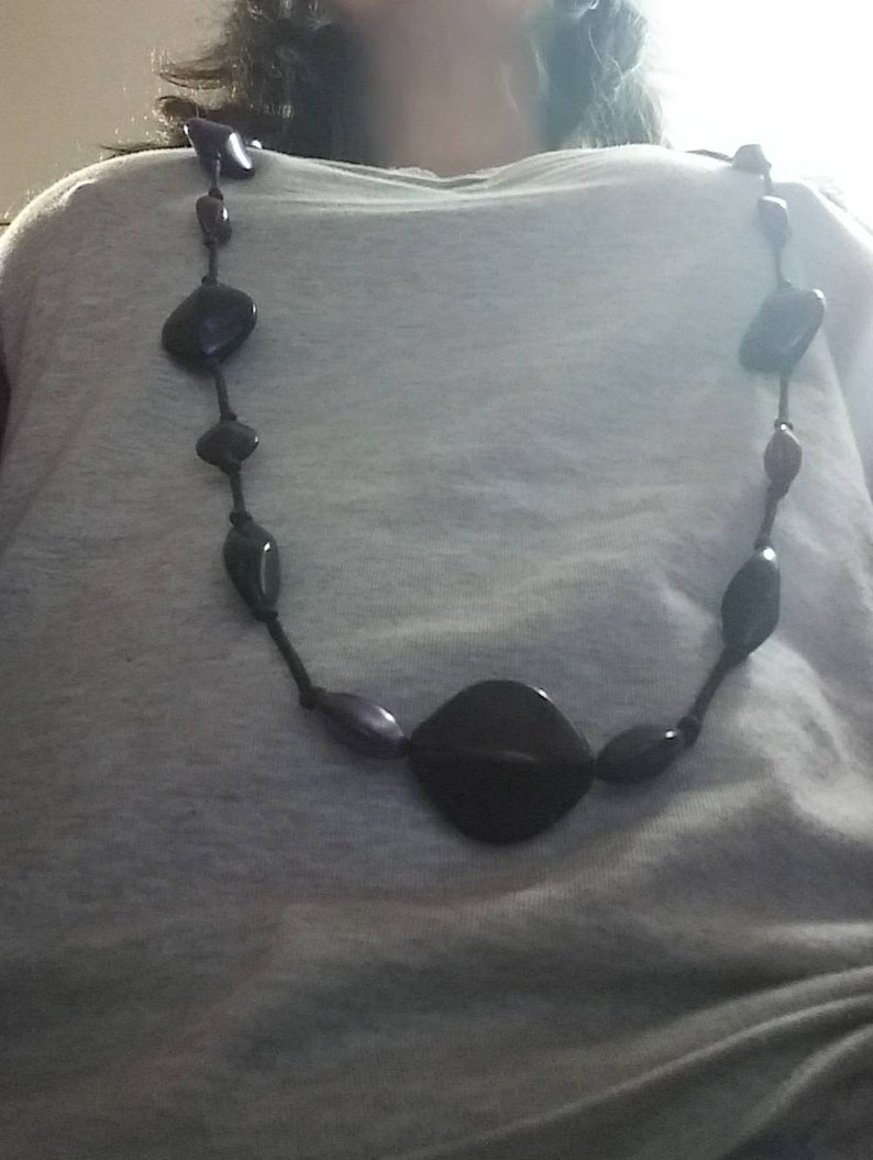 Knotted+Handstrung,Twisting Leaf Shaped Beads-2 sizes,Alternating,Pristine,Unique,Scrummy. Vintage 1940s Purple Lucite Bead Necklace,Long