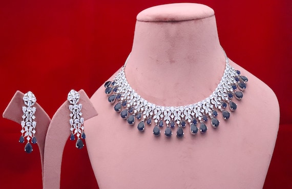 Sapphire Jewelry Set in White Gold | KLENOTA