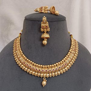 Vergoldetes indisches Brautschmuck Set: Rubin Kette & Ohrringe