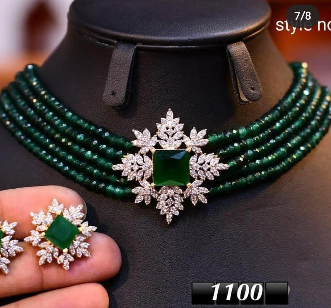 green choker set