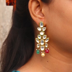 Kundan Ohrringe Schmuck Set: Handbemalte Minakari, indischer Hochzeitsschmuck