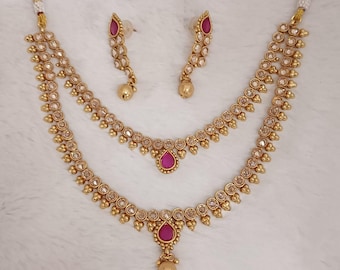 Conjunto de collar y pendientes con rubíes polki chapados en oro de 22 quilates: joyería nupcial india
