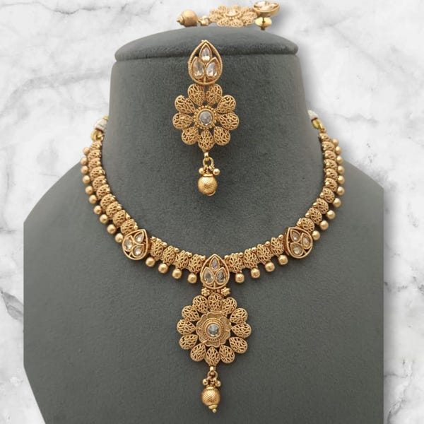 Conjunto de joyería nupcial india con piedras LCD transparentes bañadas en oro de 22 quilates: collar y pendientes
