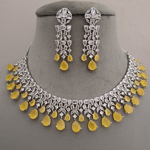 Designer CZ Diamanten Gelb Halskette Ohrringe Set, Braut Ohrringe, Verlobungs Halskette, Haldi Halskette Ohrringe, Statement Schmuck,