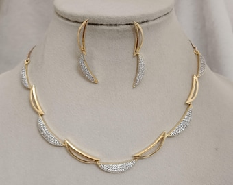 Gold Plated Indian Bridal Jewelry Set: Lightweight Necklace & Earrings