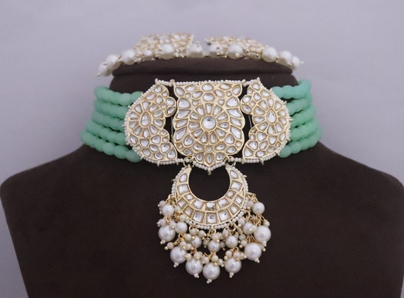Light green choker necklace discount