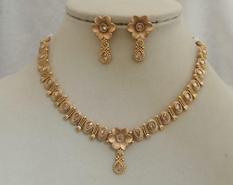 Conjunto de collar y pendientes Polki chapados en oro de 22 quilates: joyería nupcial india