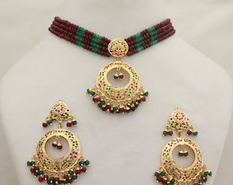 Conjunto de gargantilla, collar y pendientes Jadau chapados en oro: joyería nupcial india