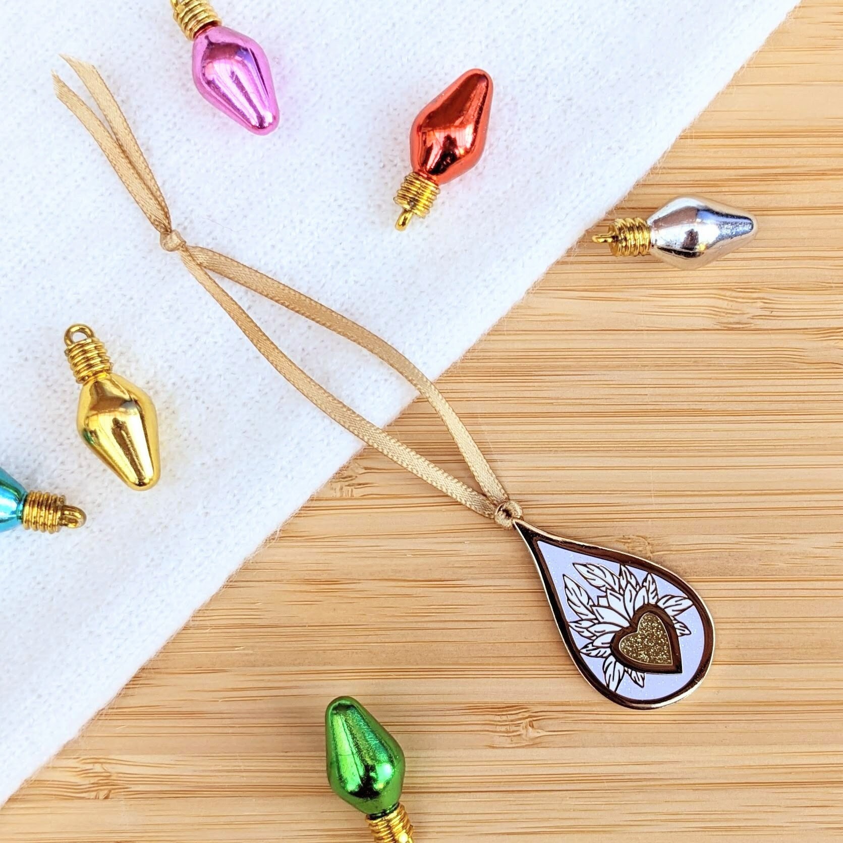 Liquid Gold, Liquid Love, Liquid Growth Karmienie piersią Enamel Wisząca dekoracja - Pamiątka pielęgniarska