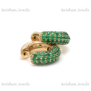 14K/18K massief gouden echte smaragd effenen hoepeloorbellen, Emerald Huggies-oorbel voor vriendin, cadeau beste vriend, cadeau voor vrouw, cadeau voor vrouw