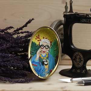 Apfel Iris / Pezzi di carta tagliati / Arte in miniatura originale unica nel suo genere / Acquerello e illustrazione tagliata su carta / Lattina di sardine