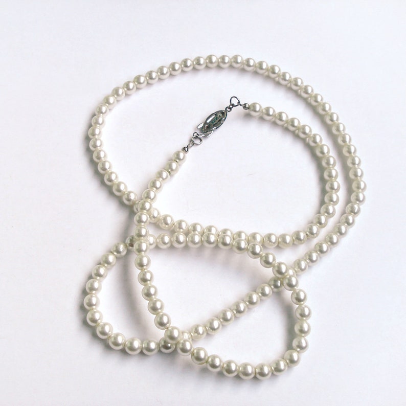 Pearl Necklace Silver Closure