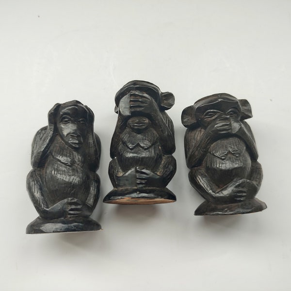 Les trois singes de la sagesse. Statues en bois massif noir