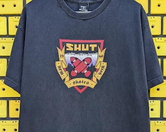 Vintage 90s 00s Shut Skates Logo T-Shirt NYC New York Skateboards Urban Skater Graphic Tee Size L