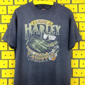 Vintage 1991 Possiedo una Harley Davidson Non solo una maglietta Emblema 3D Fort Worth Taglia L/XL