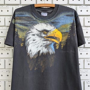 Vintage Bald Eagle Graphic T-Shirt: 90s Wildlife Art Print Tee