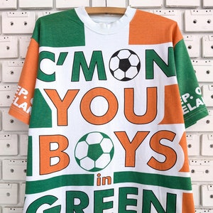 Vintage 90s 00s C&#39;mon You Boys In Green T-Shirt Irish Football Soccer Fan AOP Print Tee Size M