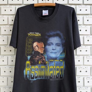 Vintage 2001 Star Trek Voyager T-Shirt Kathryn Janeway &quot;You Will Be Assimilated&quot; Sci Fi Science Fiction TV Series Promo Merch Tee Size L