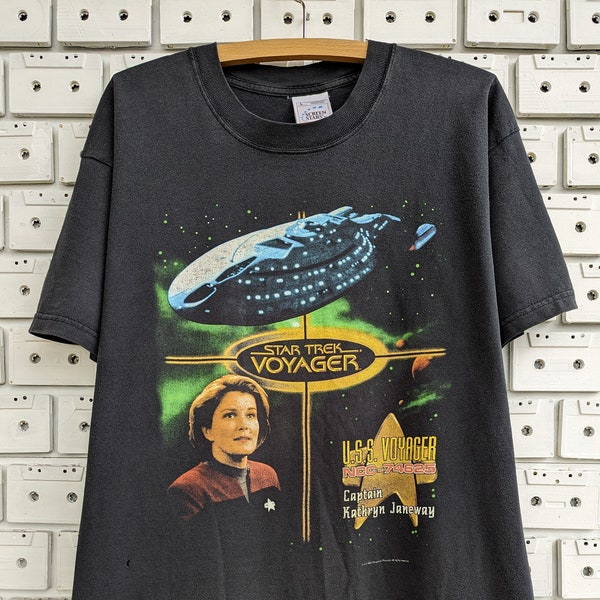 Vintage 2000 Star Trek T-Shirt Captain Kathryn Janeway Voyager Sci Fi Science Fiction TV Series Paramount Pictures Promo Merch Tee Size L