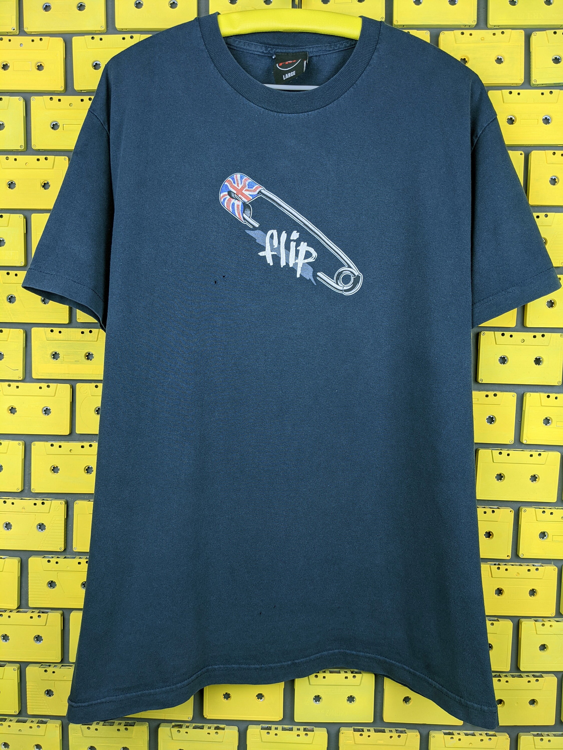 Vintage Early 2000s Flip Skateboards T-shirt UK Pin Print Skate 