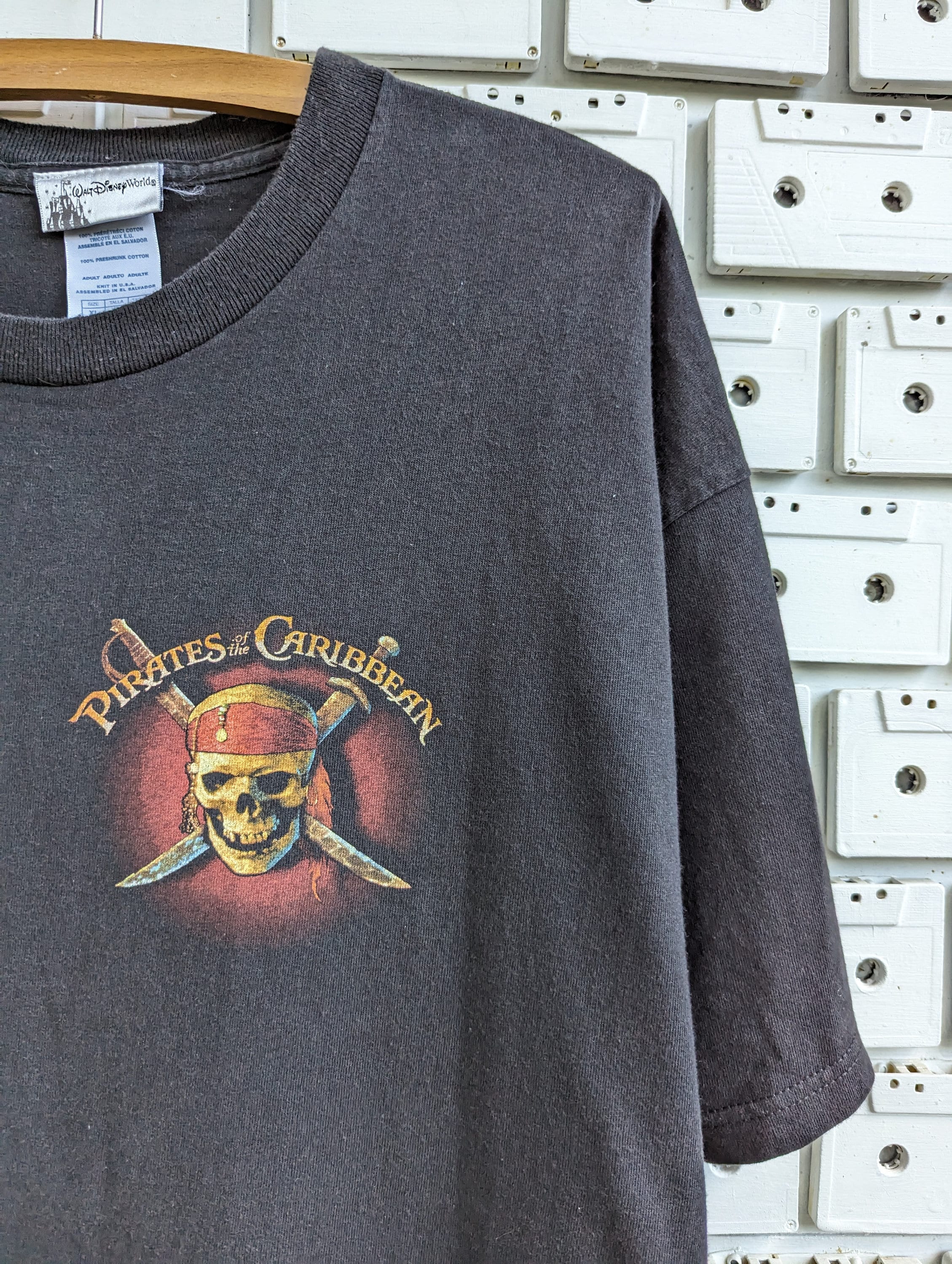 Vintage 00s Pirates of the Caribbean T-shirt Dark Ride Attraction