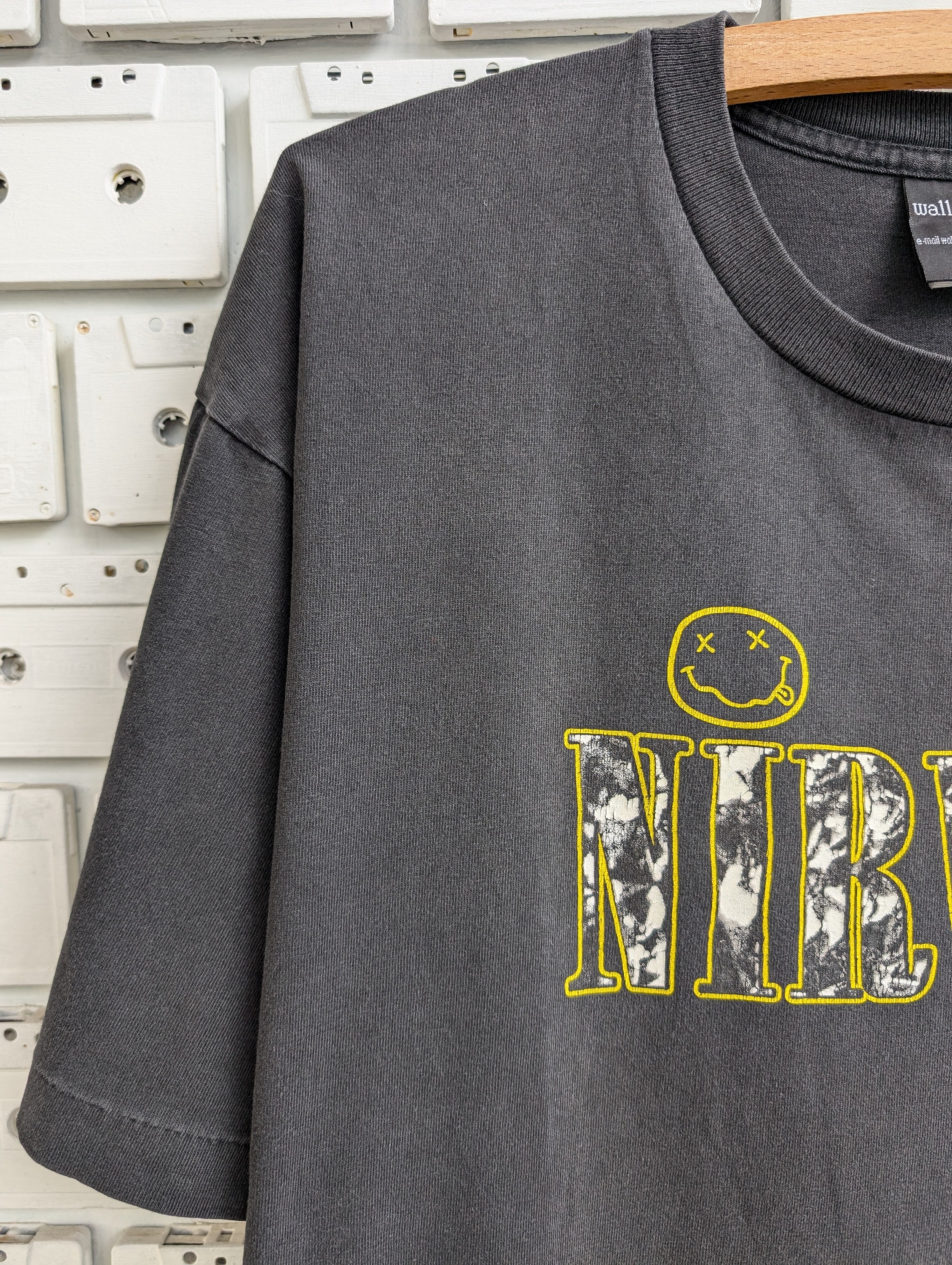 Vintage 1997 Nirvana T-shirt Smiley Face Kurt Cobain Dave Grohl 