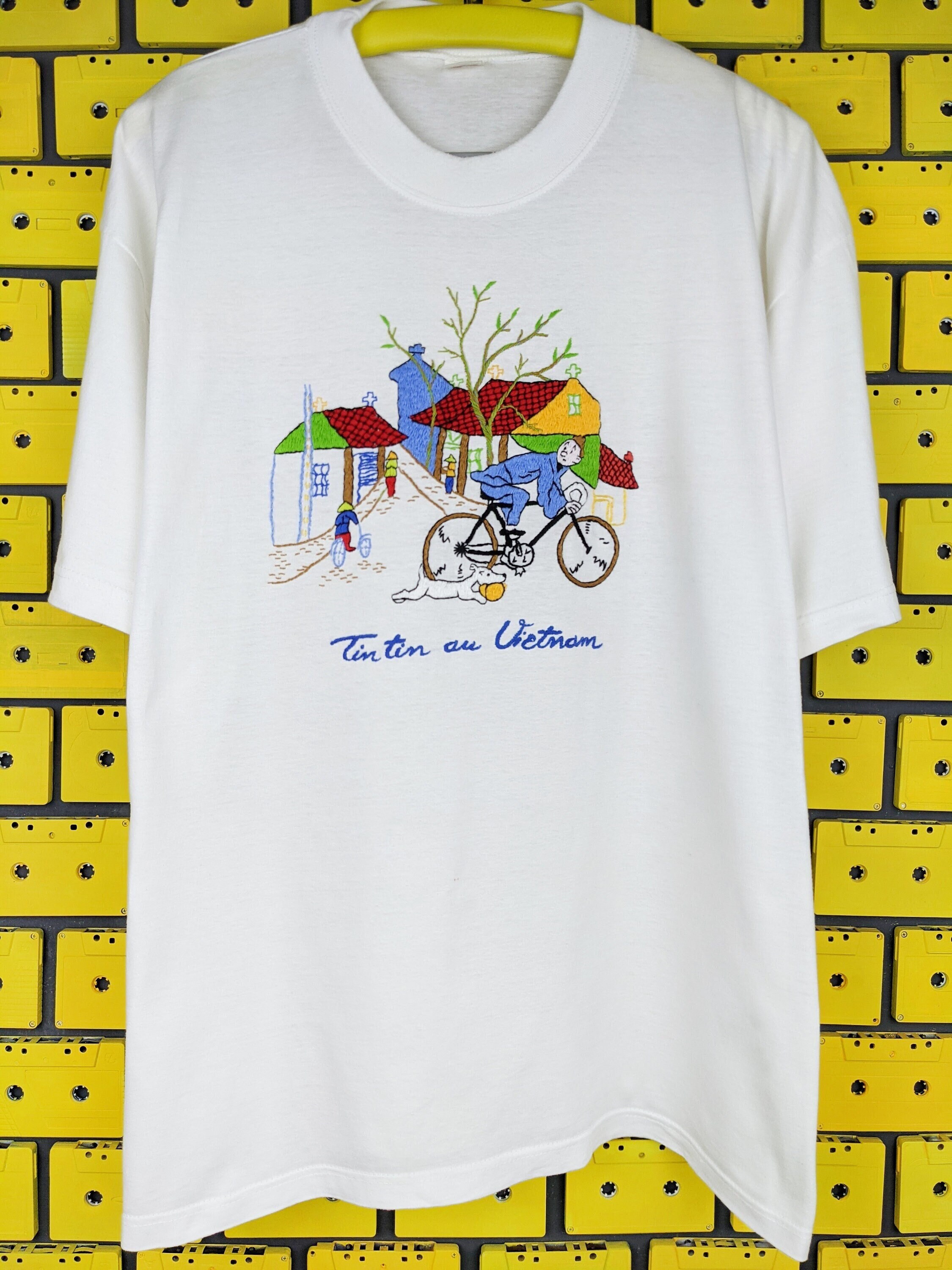T-shirt Tintin Au Vietnam - Unisexe Taille M - Gris Avec Graphique Rouge/noir - Neuf Avec Imperfections