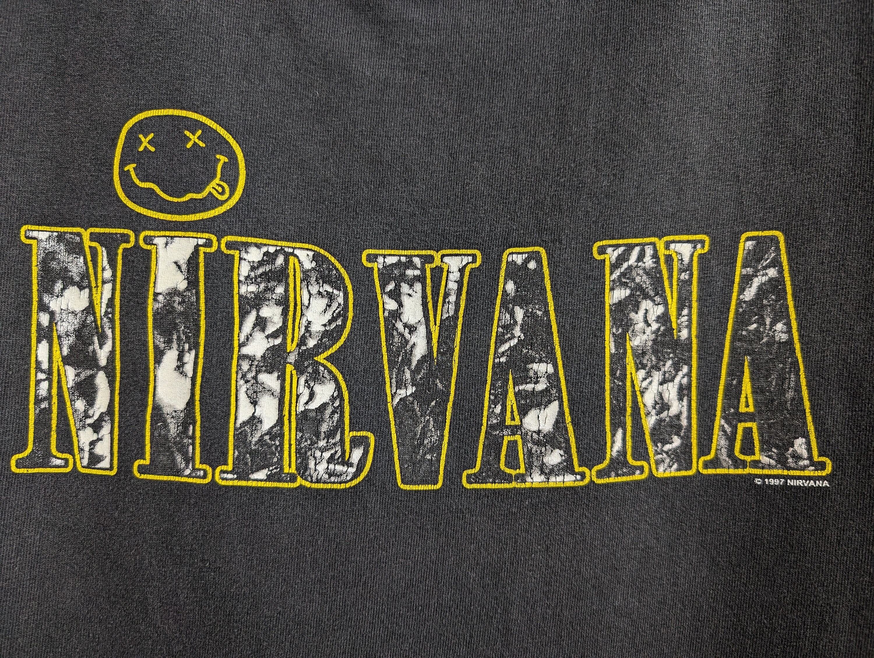 Vintage 1997 Nirvana T-shirt Smiley Face Kurt Cobain Dave Grohl 