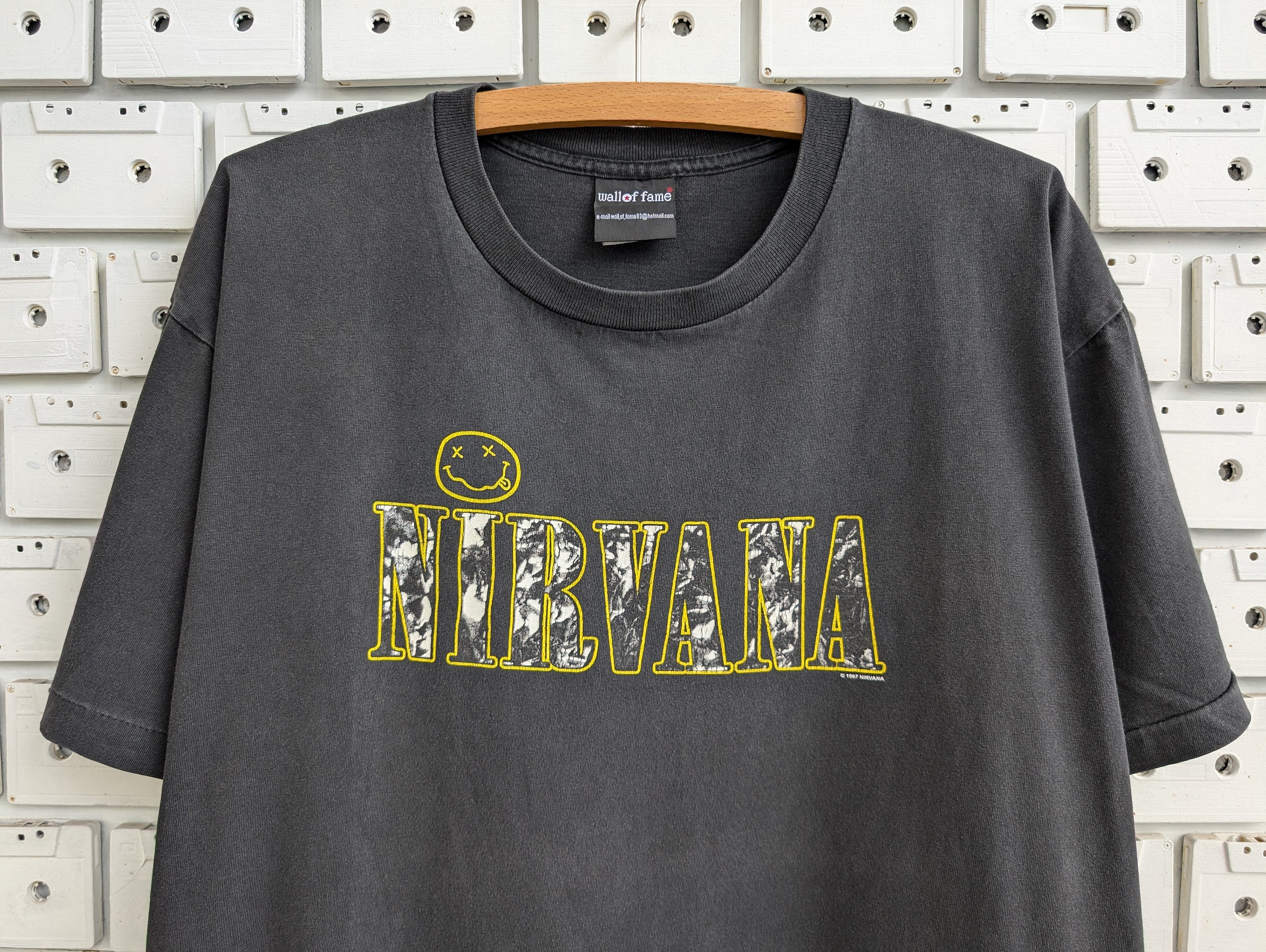 Vintage 1997 Nirvana T-shirt Smiley Face Kurt Cobain Dave Grohl