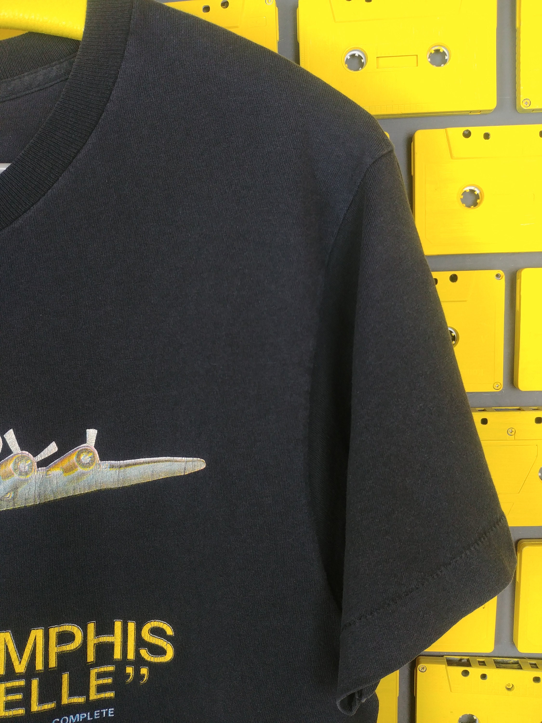 メンフィスベル 機長直筆サイン入りTシャツ & B-17(レベル