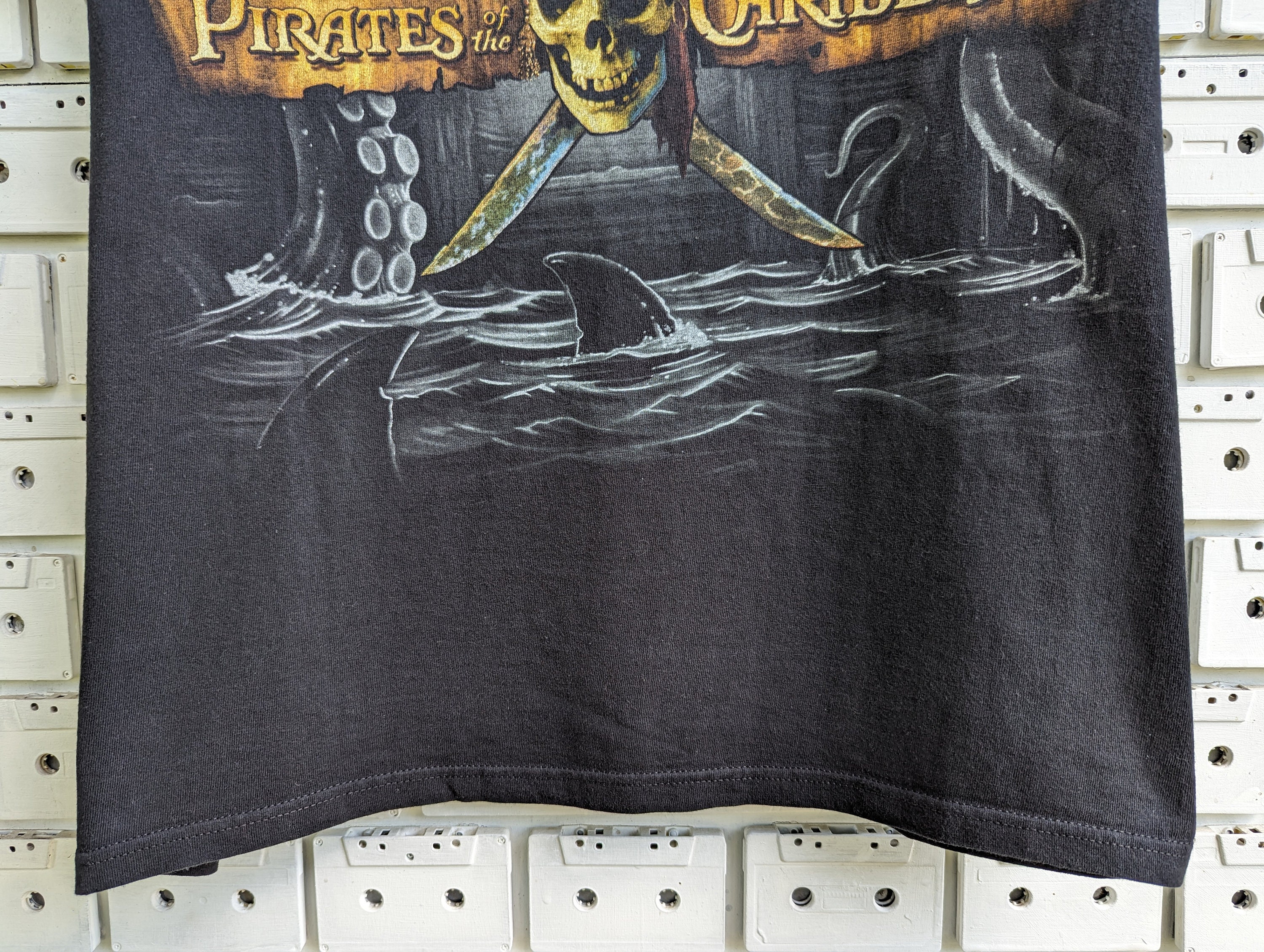 Vintage 00s Pirates of the Caribbean T-shirt Dark Ride Attraction