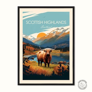 Puede incluir: Un cartel de viaje vintage con una vaca de las Tierras Altas de Escocia de pie en un campo con un lago y monta&ntilde;as en el fondo. El cartel tiene el texto "Scottish Highlands, Scotland" en la parte superior.