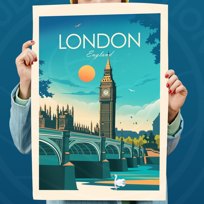 Pode incluir: Um p&ocirc;ster de viagem de estilo vintage com uma ilustra&ccedil;&atilde;o colorida do Big Ben, a ic&ocirc;nica torre do rel&oacute;gio de Londres, Inglaterra. O p&ocirc;ster tem um c&eacute;u azul com um sol amarelo e uma ponte em primeiro plano. O texto "LONDON England" est&aacute; no topo do p&ocirc;ster.