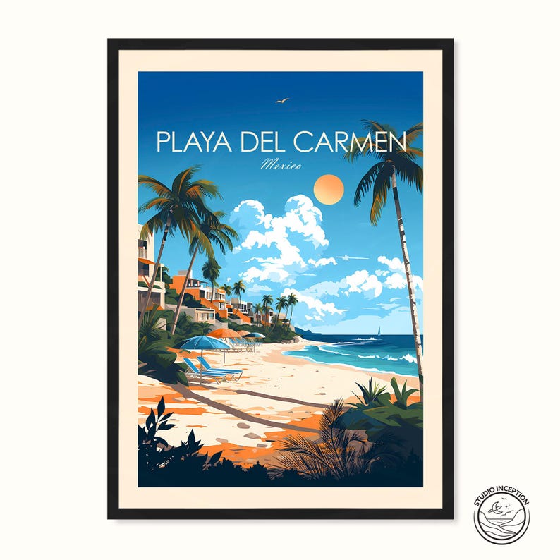 Pode incluir: Um cartaz de viagem vintage com uma ilustra&ccedil;&atilde;o colorida de uma cena de praia em Playa del Carmen, M&eacute;xico. O cartaz apresenta palmeiras, uma praia, o oceano e um sol no c&eacute;u. O texto "PLAYA DEL CARMEN M&eacute;xico" est&aacute; impresso em branco sobre um fundo azul.